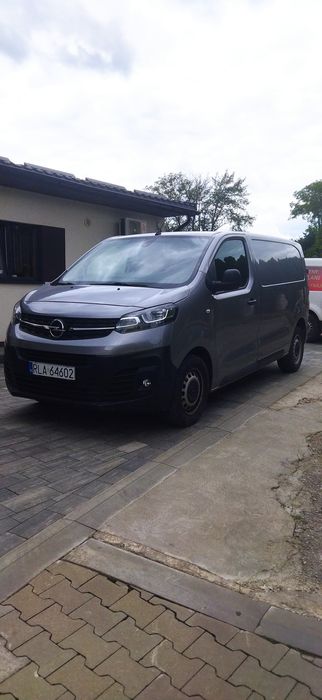 Samochód towarowy, dostawczy Opel Vivaro niski przebieg.