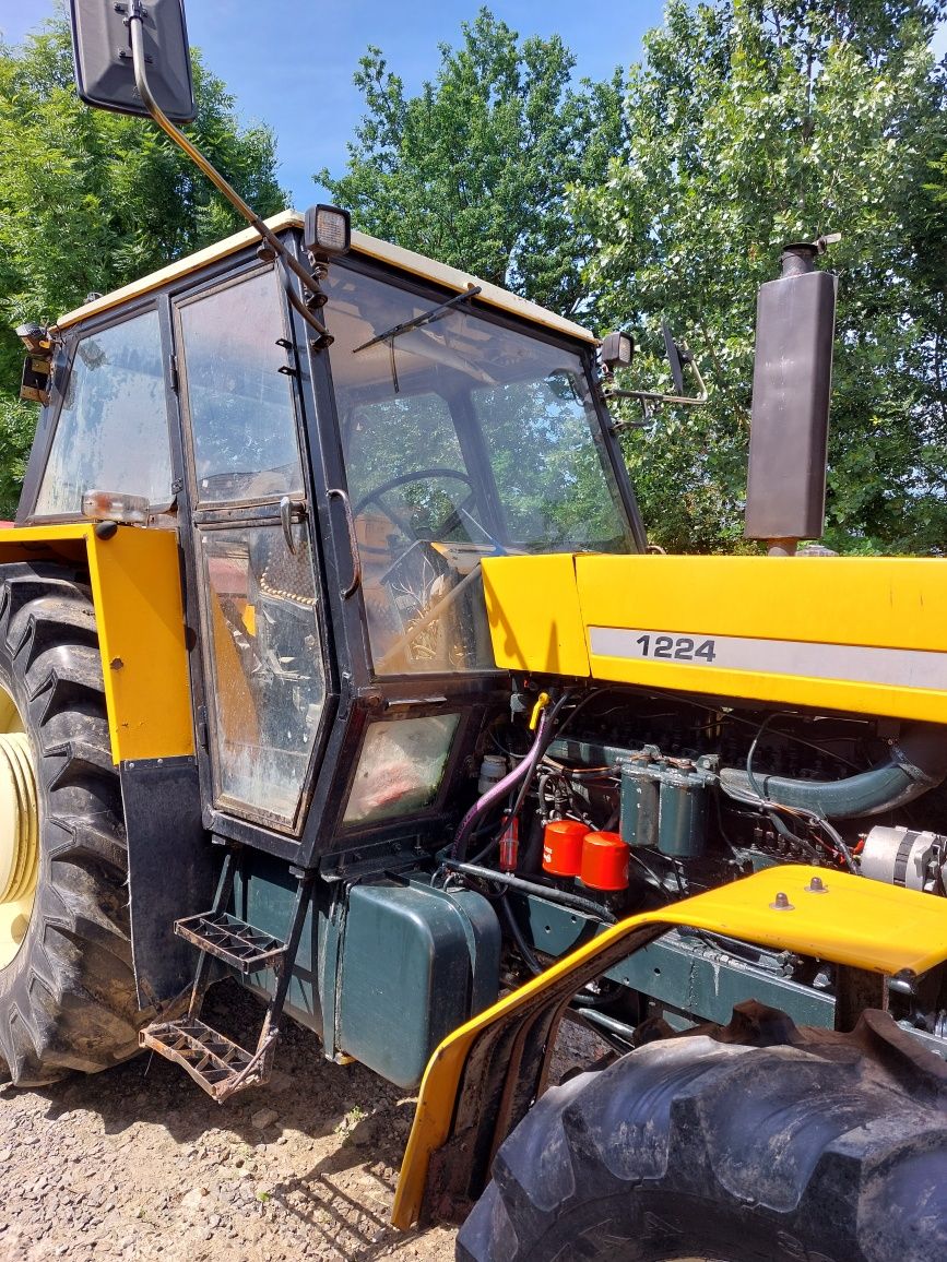 Ciągnik rolniczy URSUS 1224