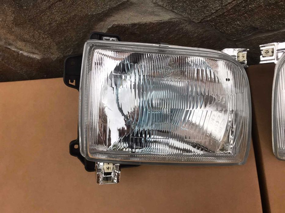 Фари фара передние фары Nissan Navara D22 Pickup (98-02)