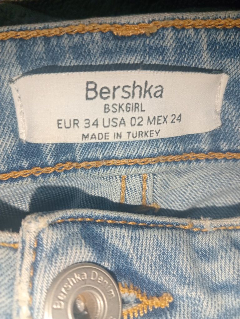 Джинсы Bershka на худенькую девушка или подростка