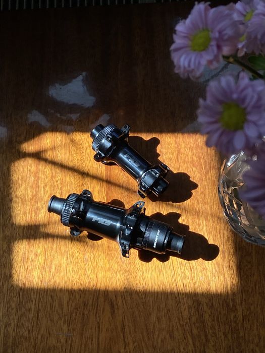 Komplet piast DT Swiss 240 Hollowgram 12x142 straightpull Cannondale