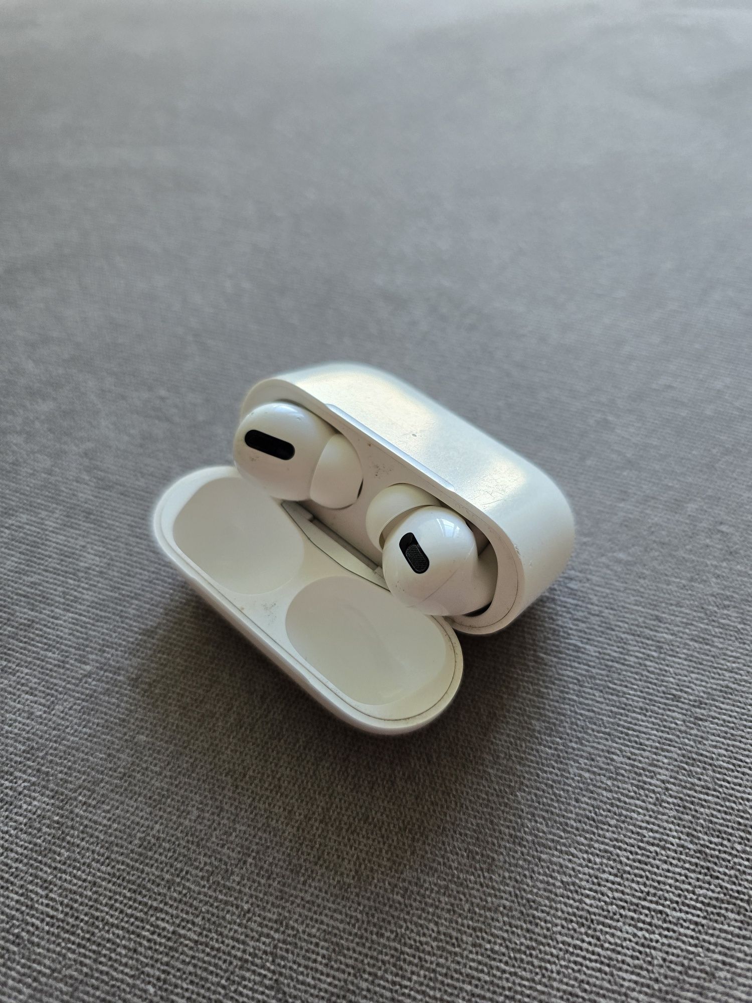 Оригінальні Apple AirPods Pro 1st Gen