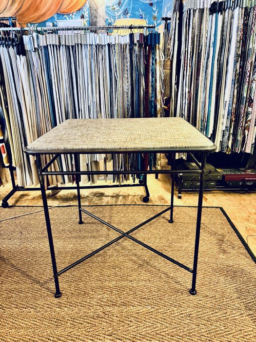 Mesa quadrada ferro industrial 75€ Novo