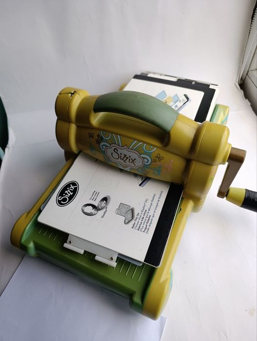 Машинка для вирубки в скрапбукінга Sizzix