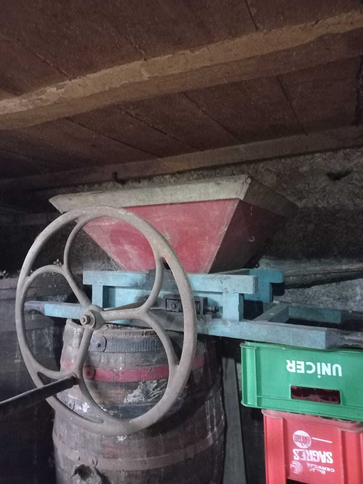 Ralador de uvas manual