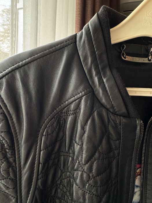 Стильна шкіряна куртка