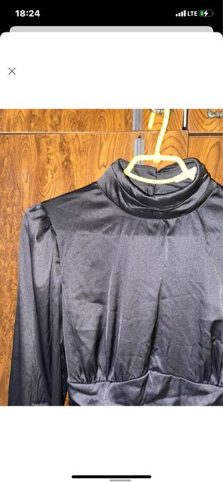 Шелковое платье с открытой спиной