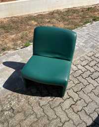 2x sofas em pele verde vintage