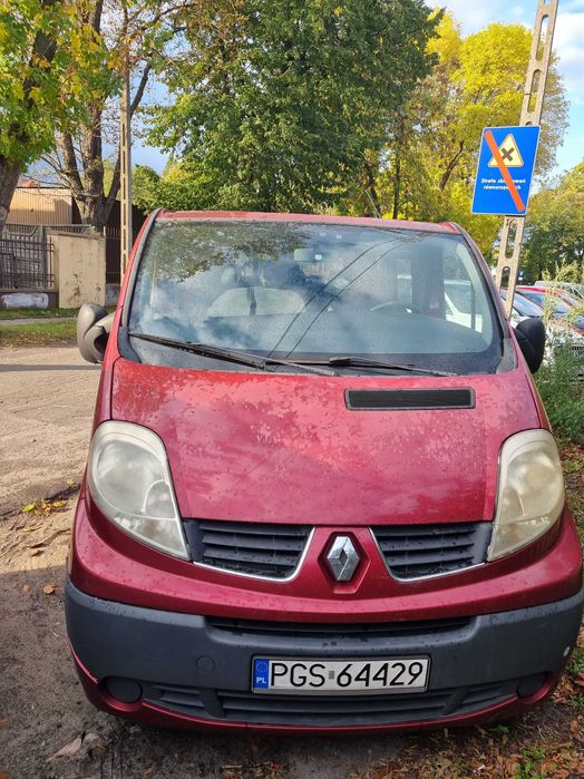 Sprzedam auto Renault Trafic 2.0 dCi 9 osobowy z 2007 roku.