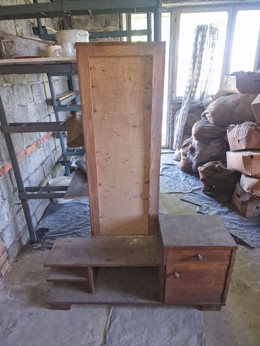 Stara toaletka z lustrem