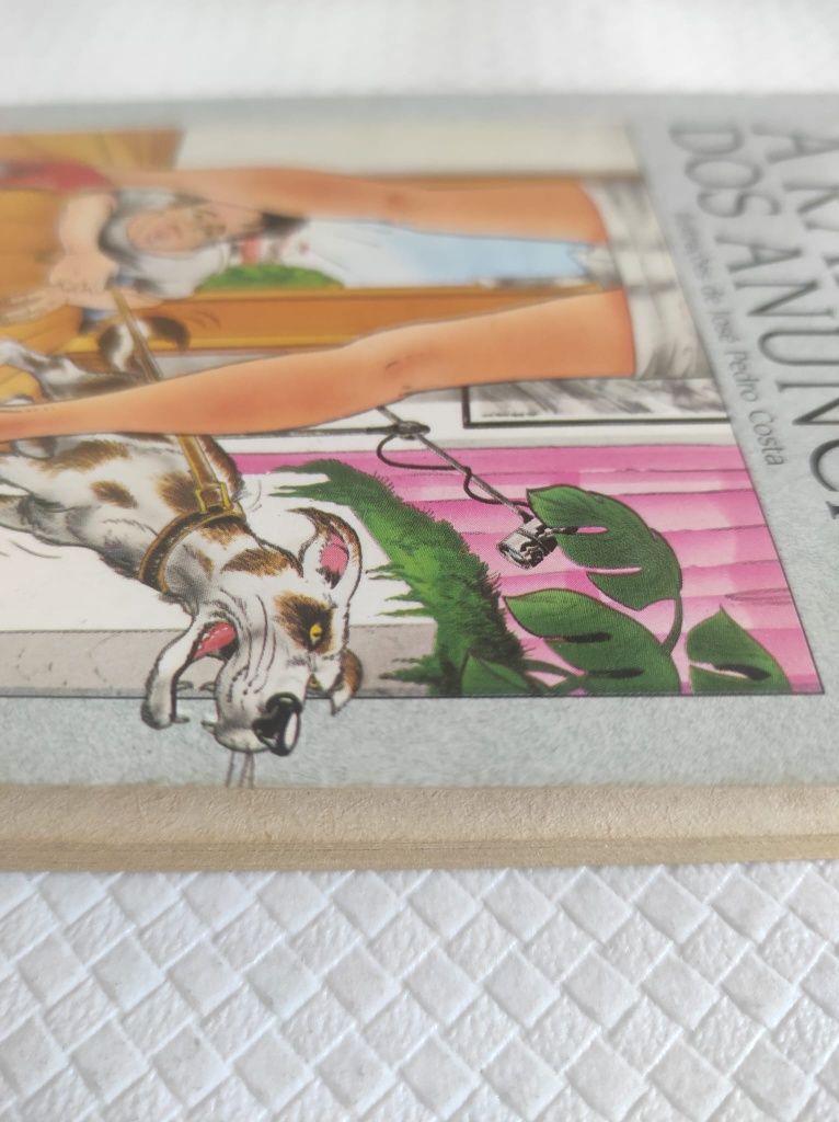 Livros triângulo jota