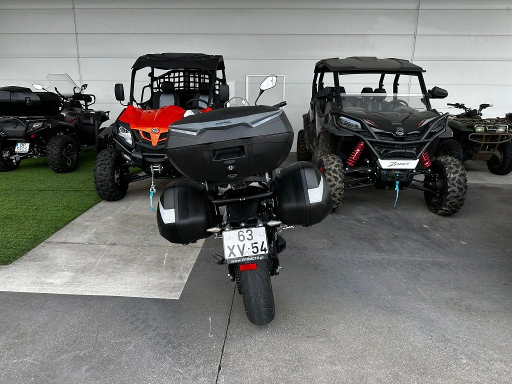 Vendo CFMOTO 650MT impecável.