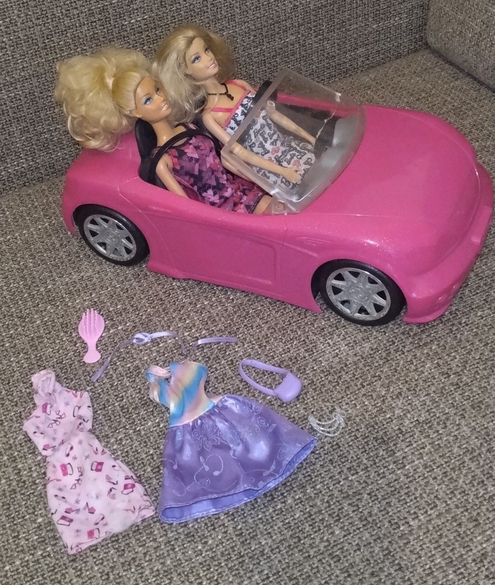 Barbies com carro e acessórios