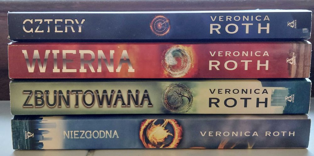 Niezgodna seria + Cztery Veronica Roth