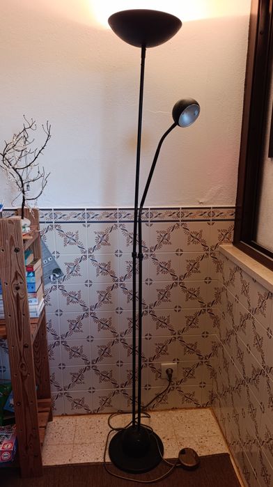 Candeeiro de pé alto