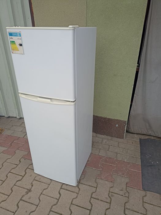 Lodówka 140 cm        .