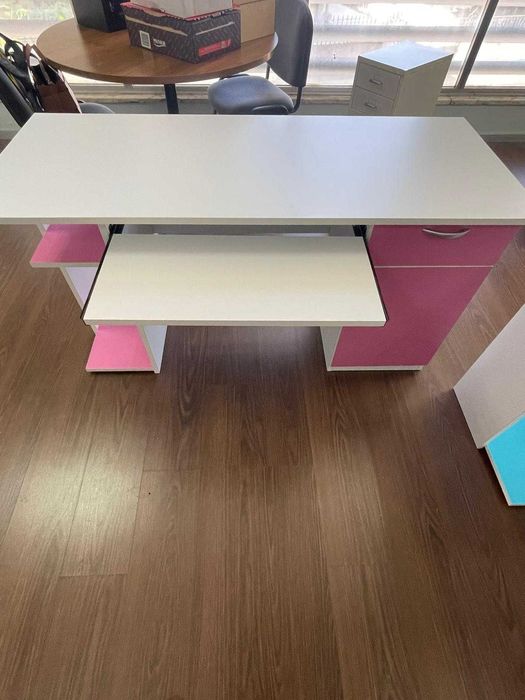 Secretária branca e cor-de-rosa para escritório ou estudo 140x57x75