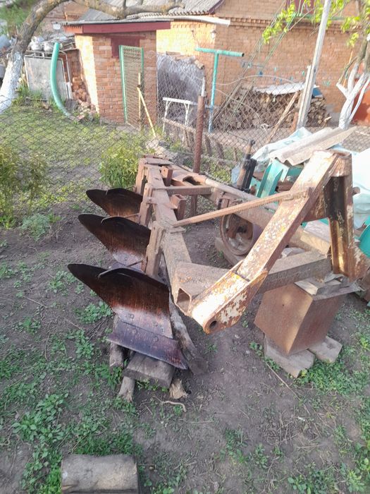 Продаю Трактор разом з ремарентом