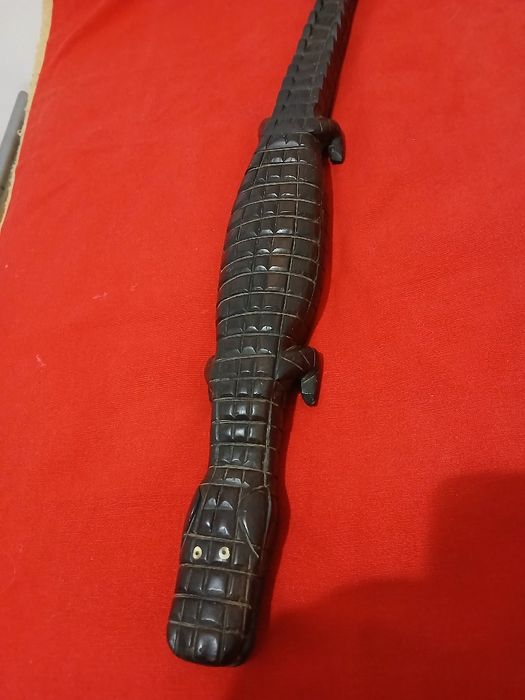 Crocodilo em madeira Colonial