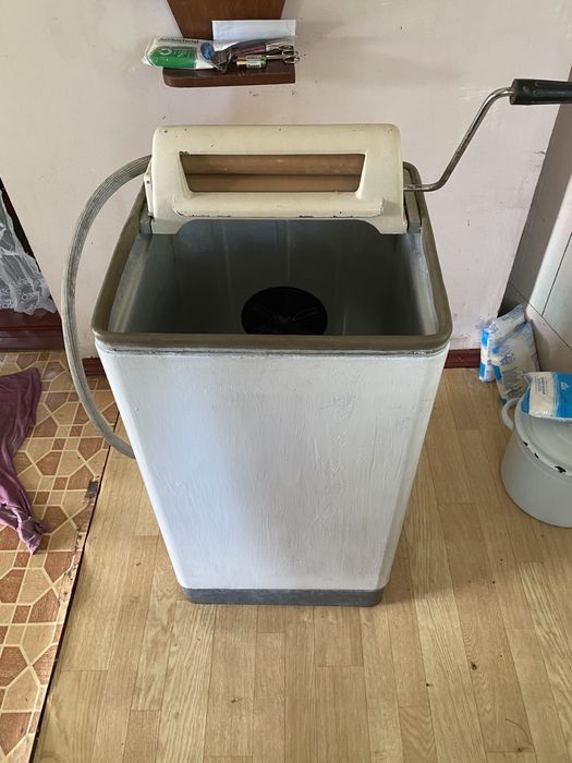 Стиральная машинка 1964 год почти новая рабочая раритет УРАЛ с отжимом