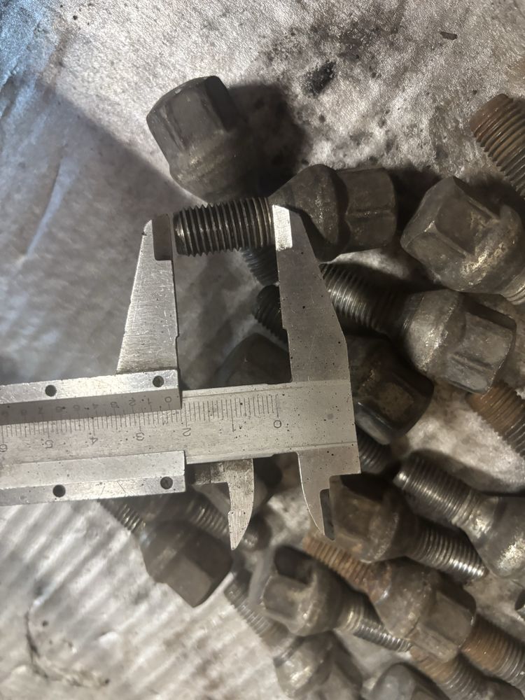Sruby do kół M12x1,5 felgi stalowe aluminiowe szpilki felgi
