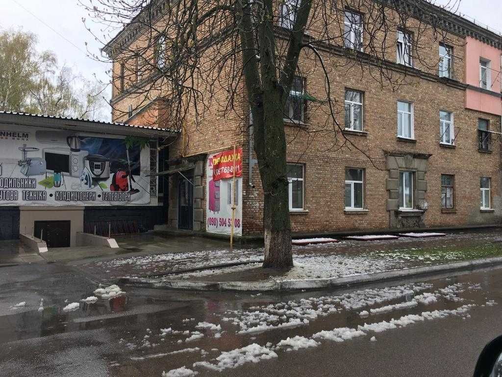 Продаж 1к квартири можливо під бізнес  34.2 кв. м по вул. Фабрична 1