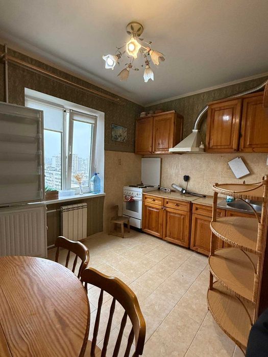 Сдам 2-х.комн.кв-ру, Харьковский м-в , Харьковское шоссе 158 :