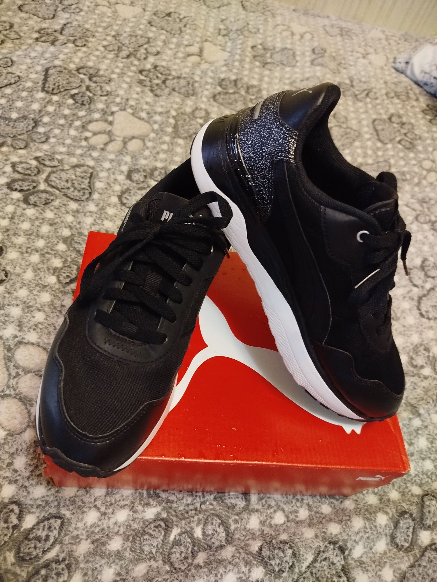 Кроссовки R78 Voyage Astro Trainers 38,5 лёгенькие.на 24.5 см