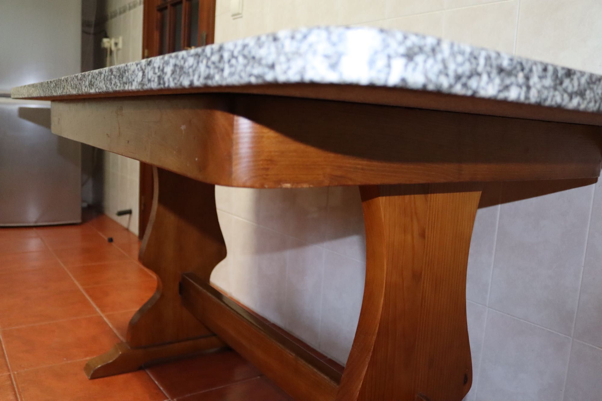 Mesa em granito de cozinha