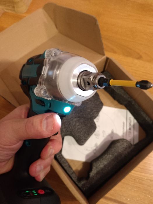 Гайковерт імпакт. Безщіткові .Зарядне.