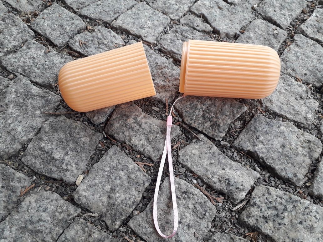 Pojemnik na pastę i szczoteczkę do zębów