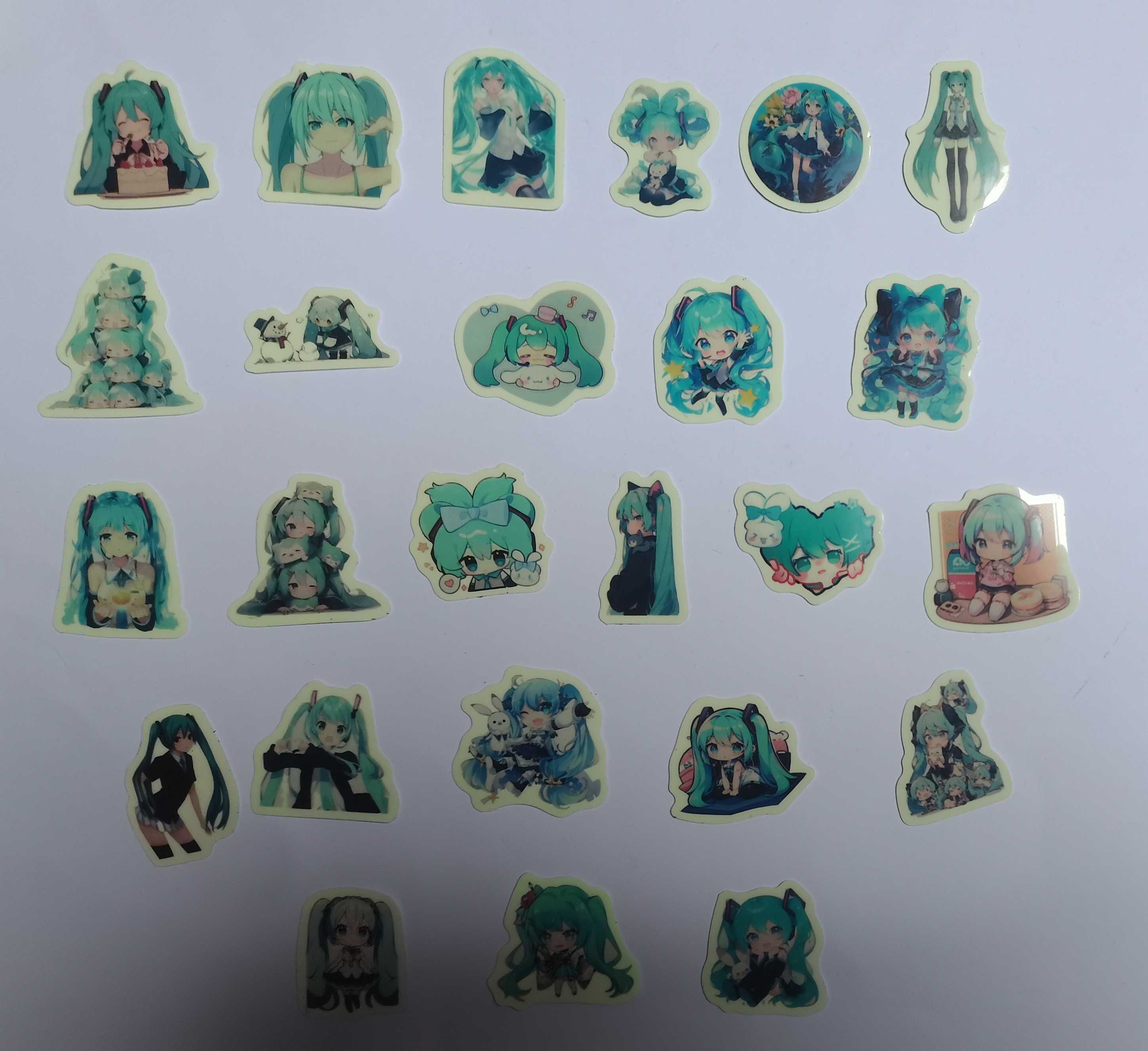 Naklejki świecące w ciemności: Hatsune Miku (zestaw 25 sztuk) [4]