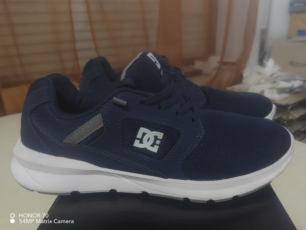 Sapatilhas  da Marca DC Shoes, Cor Azul  (estilo Navy)