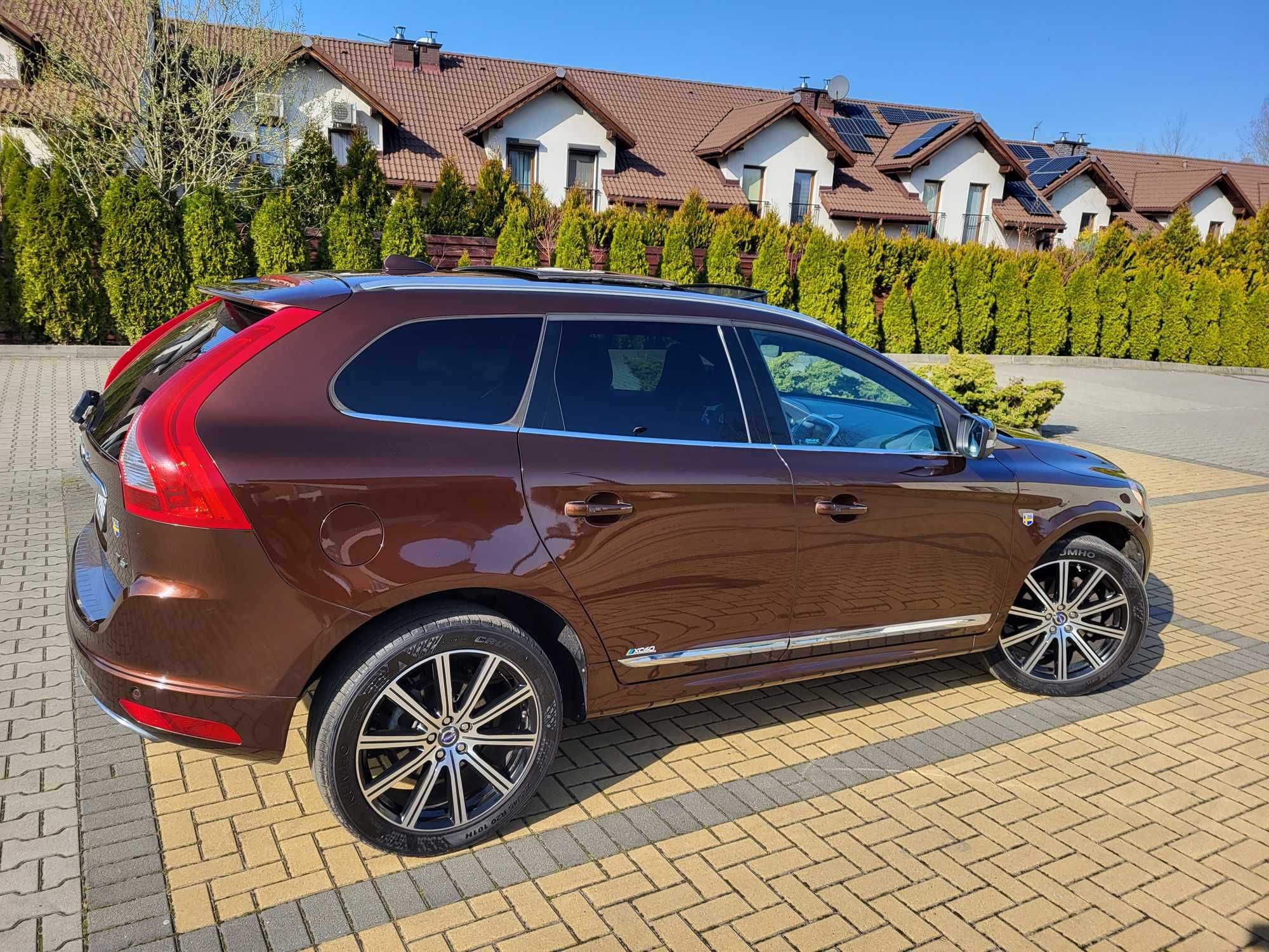 Volvo XC60 2.0 T6 Oryginalny fabryczny lakier - bezwypadkowy