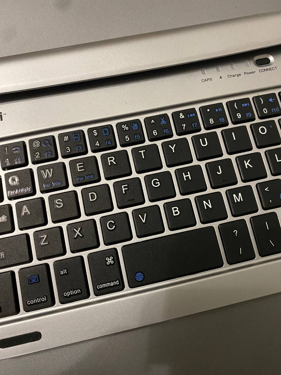 Бездротова клавіатура для планшетів