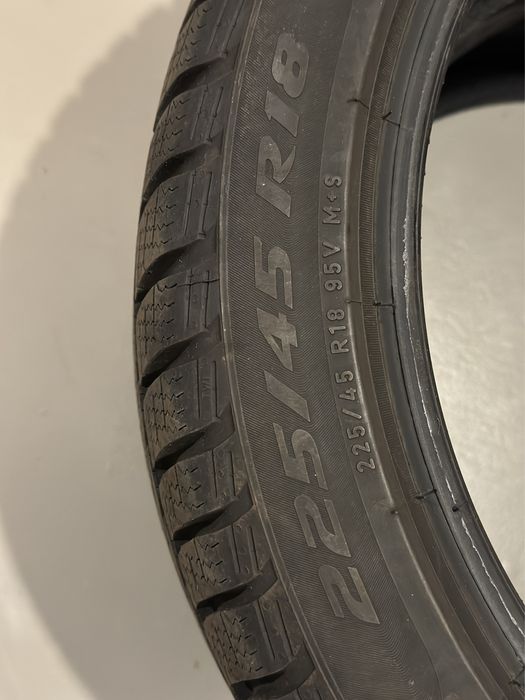 1x Opona zimowa Pirelli SottoZero 3, 225/45 R18, 2023r