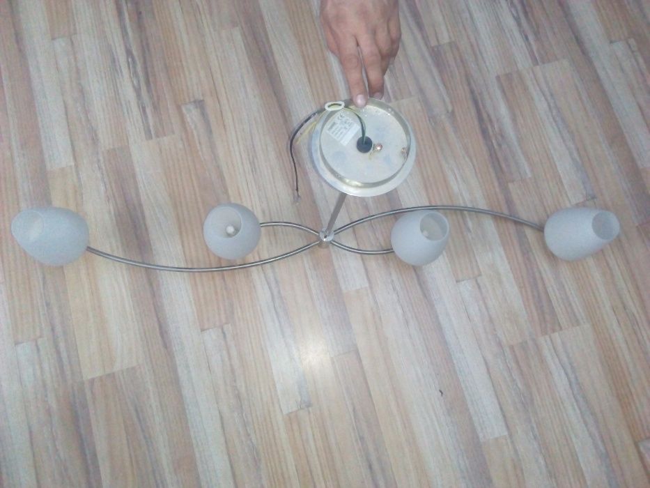 Lampa sufitowa 4 żarówki.