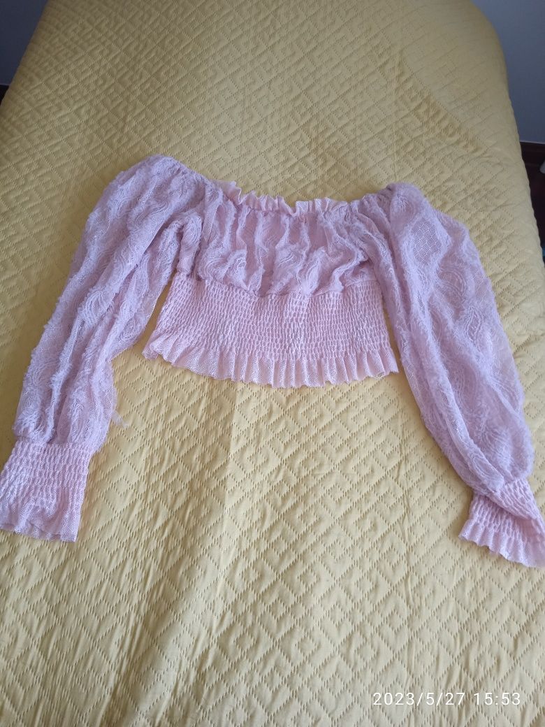 Camisola rosa em renda