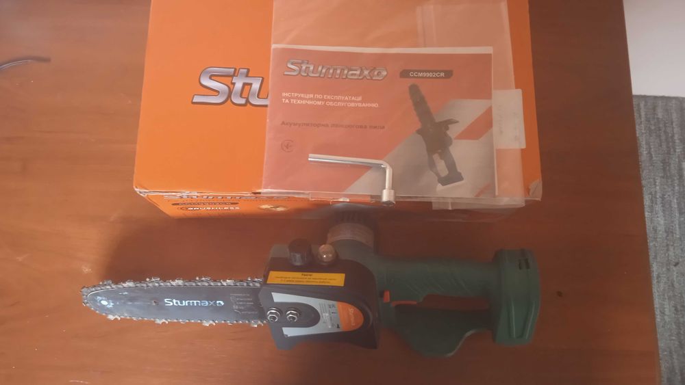 Акумуляторна ланцюгова пила Sturmax CCM9902CR 20В