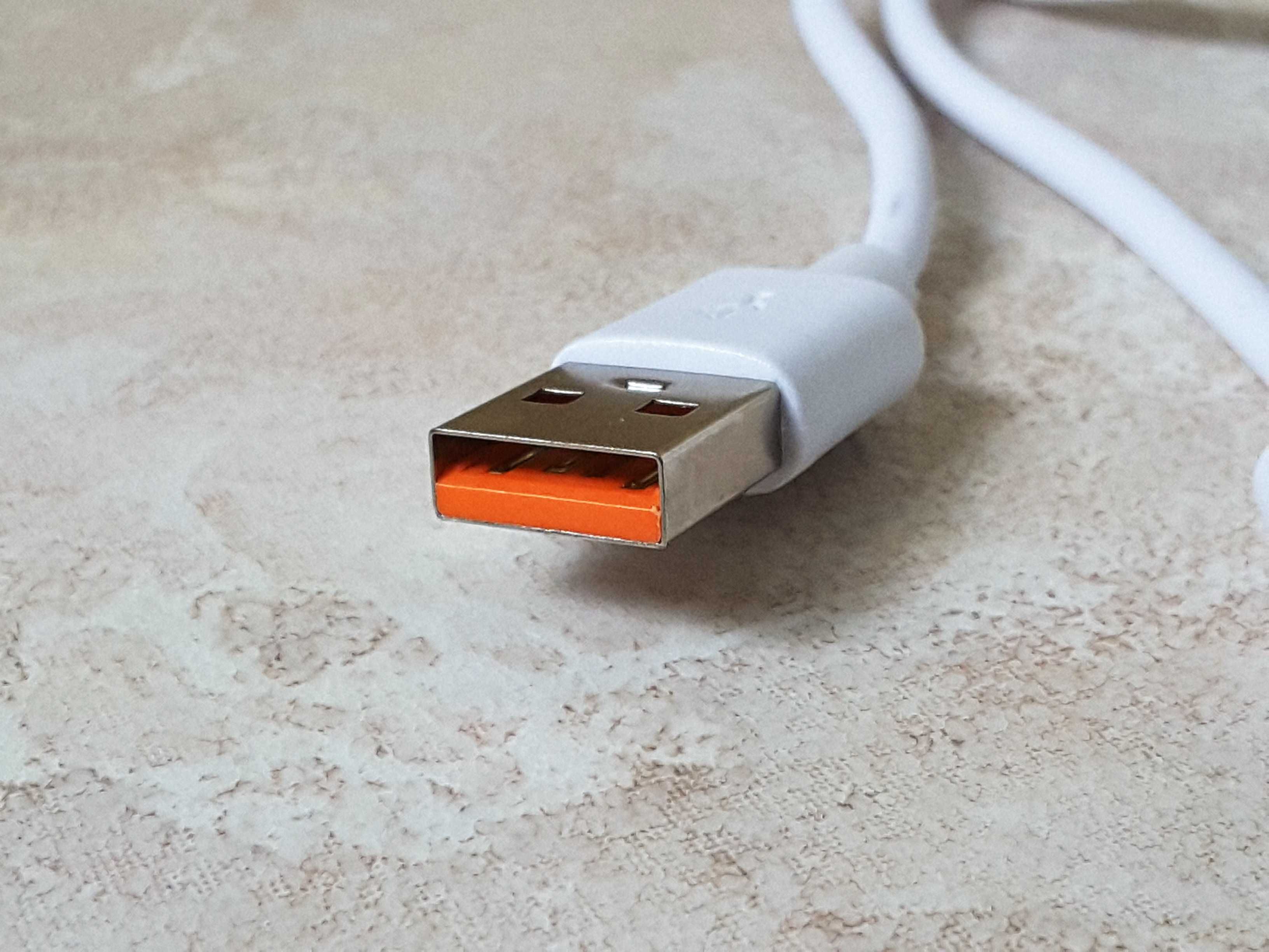 Kabel  USB      USB typ C     biały     1 metr   nie używany