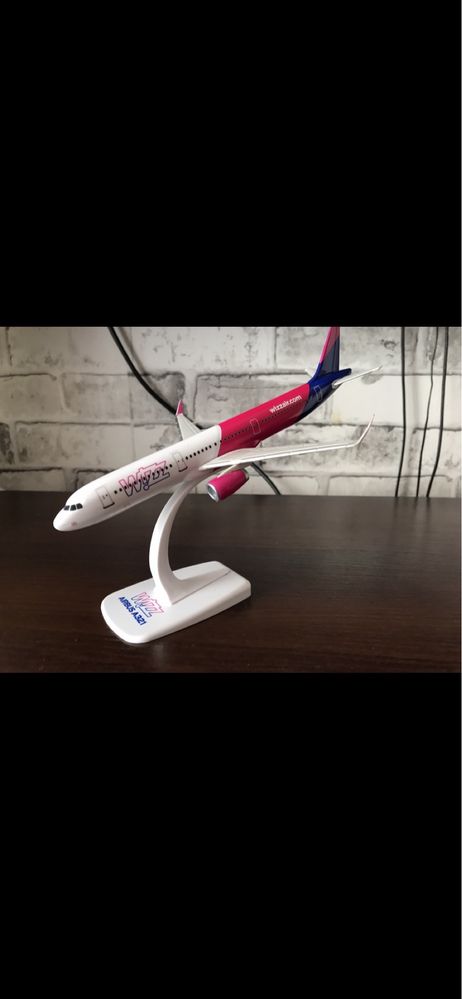 Airbus A321 Wizz model samolotu Polecam