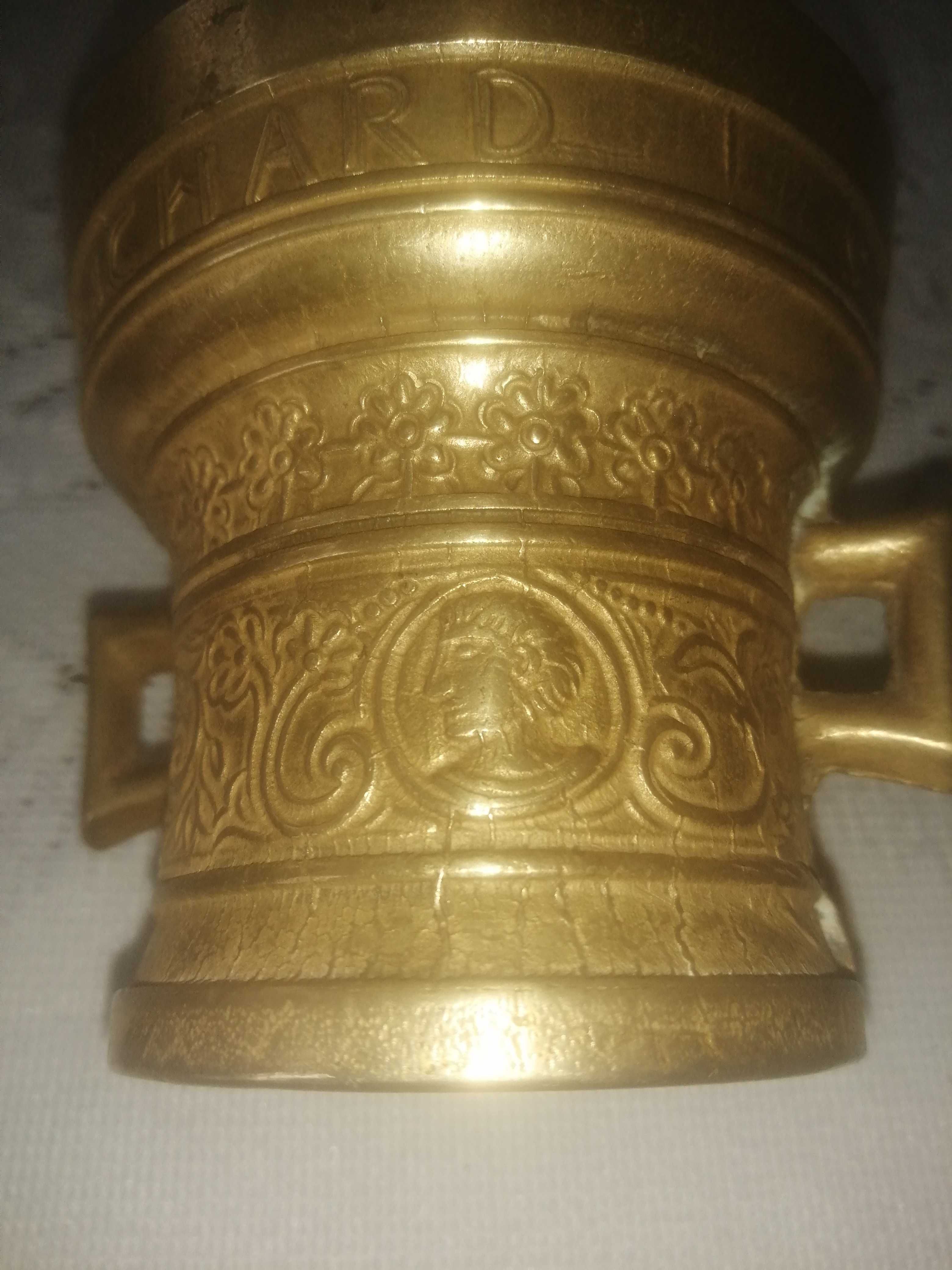 Stary piękny moździerz