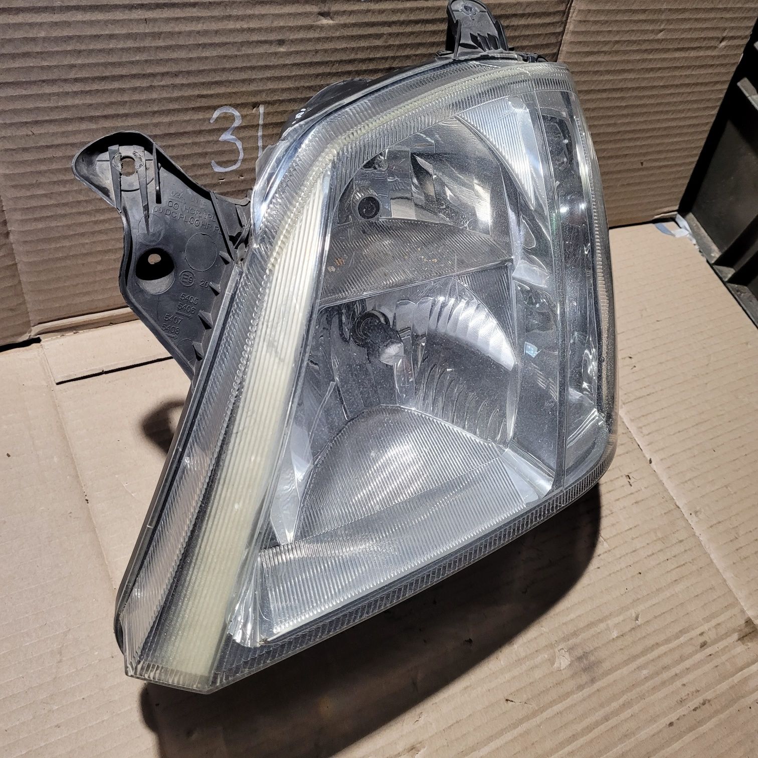 Lampa przód lewa opel Meriva A 2005r VALEO