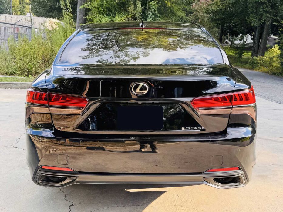Lexus LS 500      2018