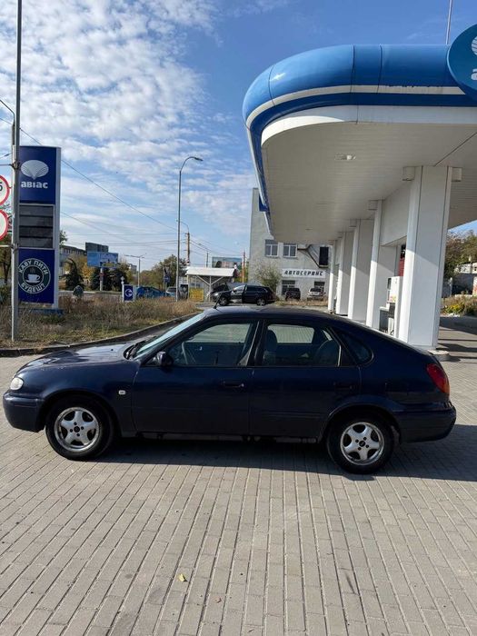 Toyota Corolla liftback 2001 года в хорошем состоянии