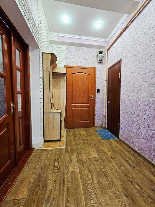 Житлова двокімнатна квартира з меблями та власним опаленням...