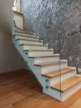 Schody z drewna schody drewniane schody na beton balustrady