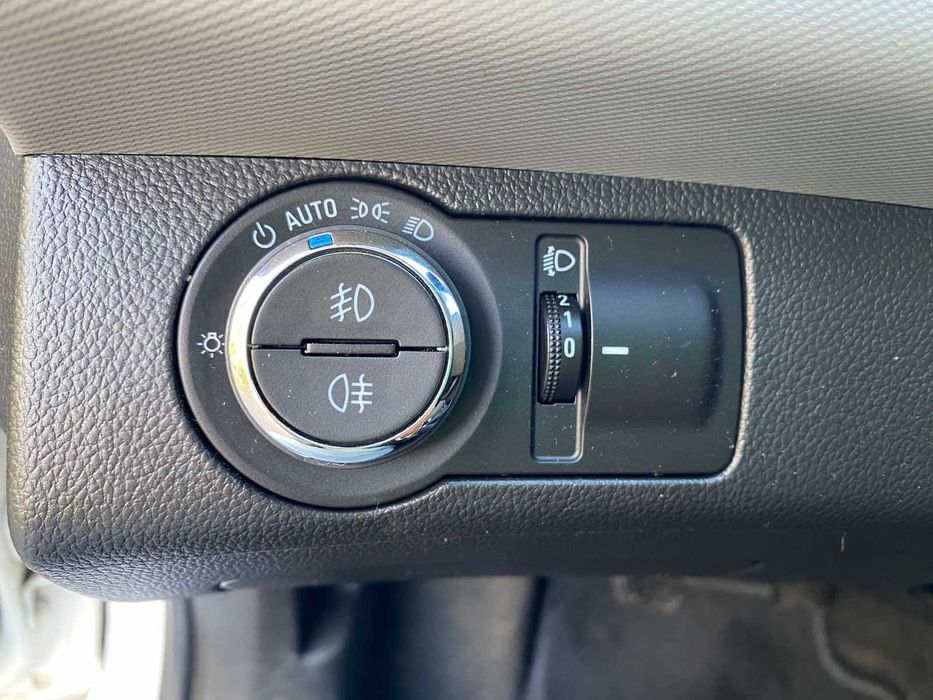 Chevrolet Aveo 2012 року 1.2/бензин