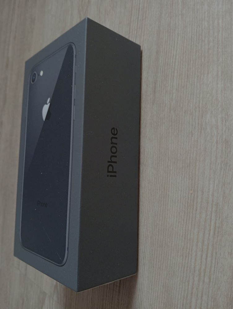 iPHONE 8–64GB usado, mas pronto a usar