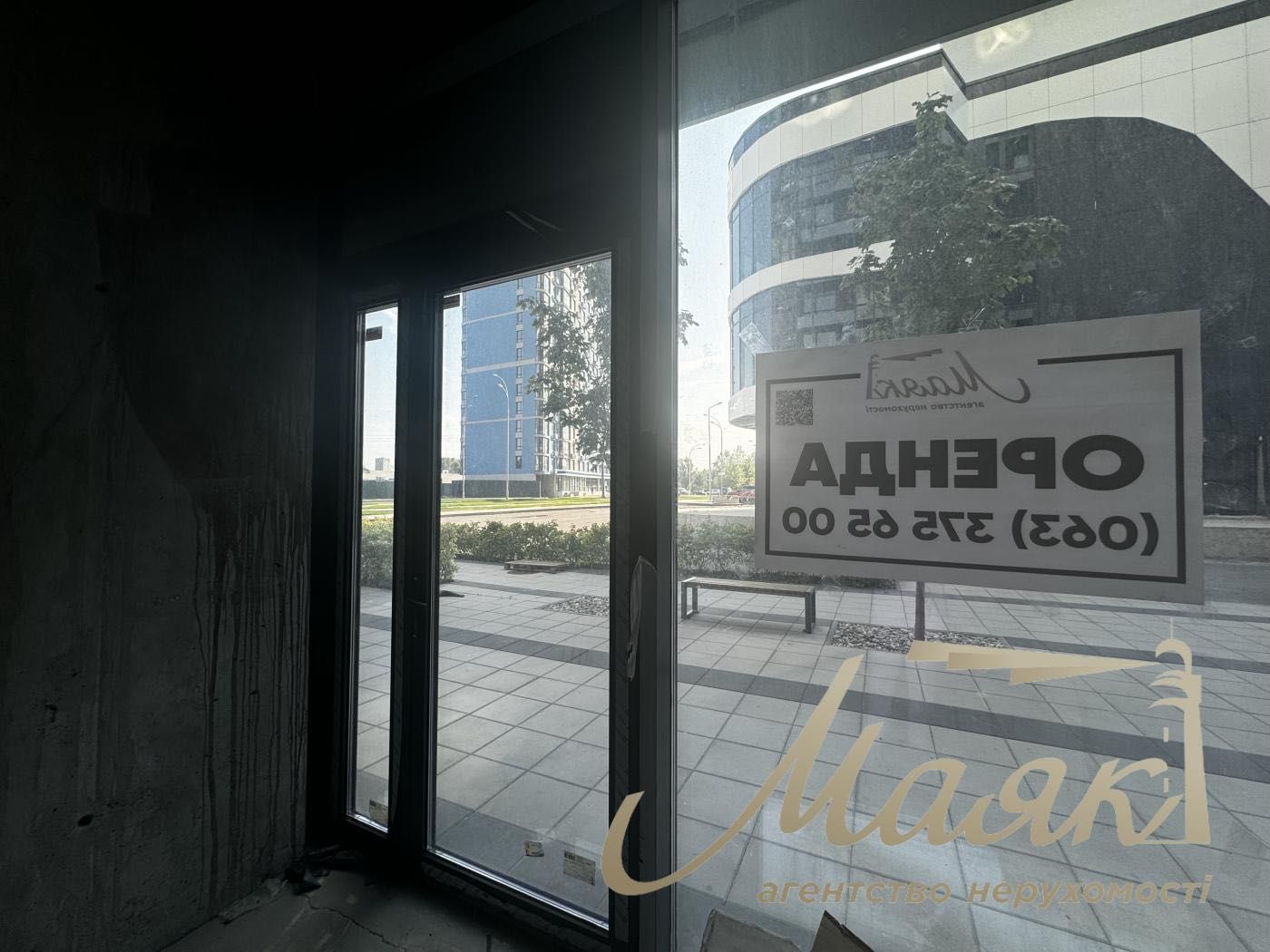 Аренда фасадного помещения возле ТРЦ Great Причальная Днепровская наб.